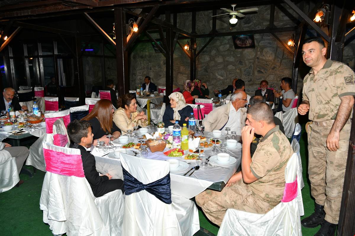 Jandarma’dan şehit aileleri onuruna iftar 5