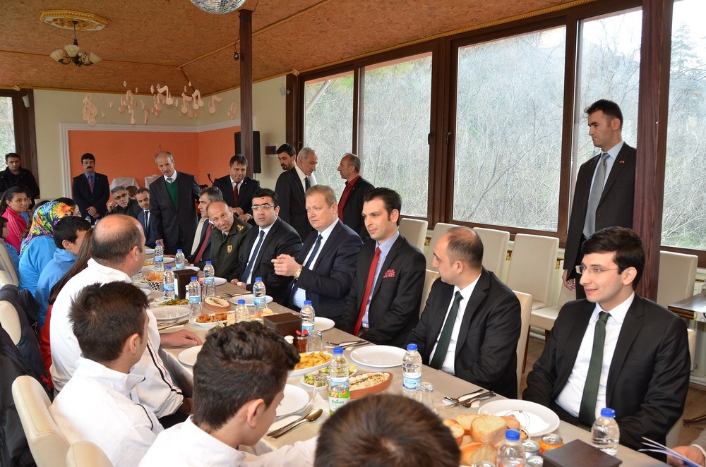 Vali Yavuz, başarılı sporcularla buluştu 5