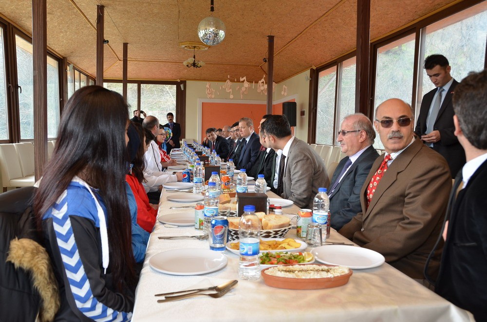 Vali Yavuz, başarılı sporcularla buluştu 6