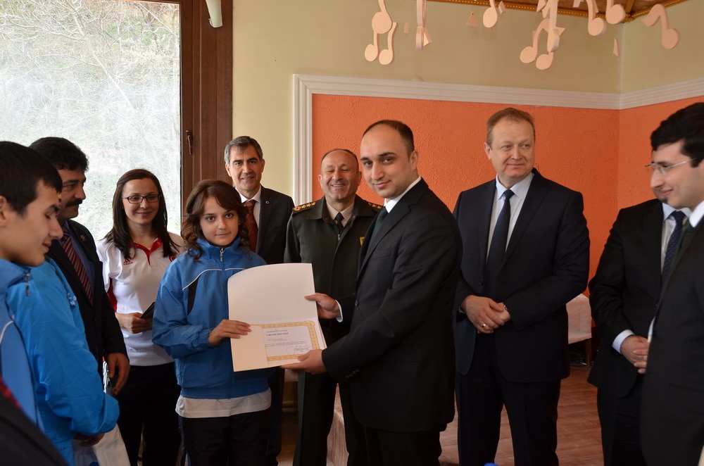 Vali Yavuz, başarılı sporcularla buluştu 16