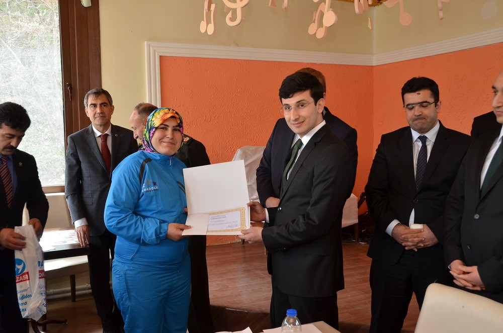 Vali Yavuz, başarılı sporcularla buluştu 17