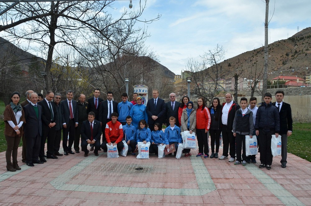 Vali Yavuz, başarılı sporcularla buluştu 22