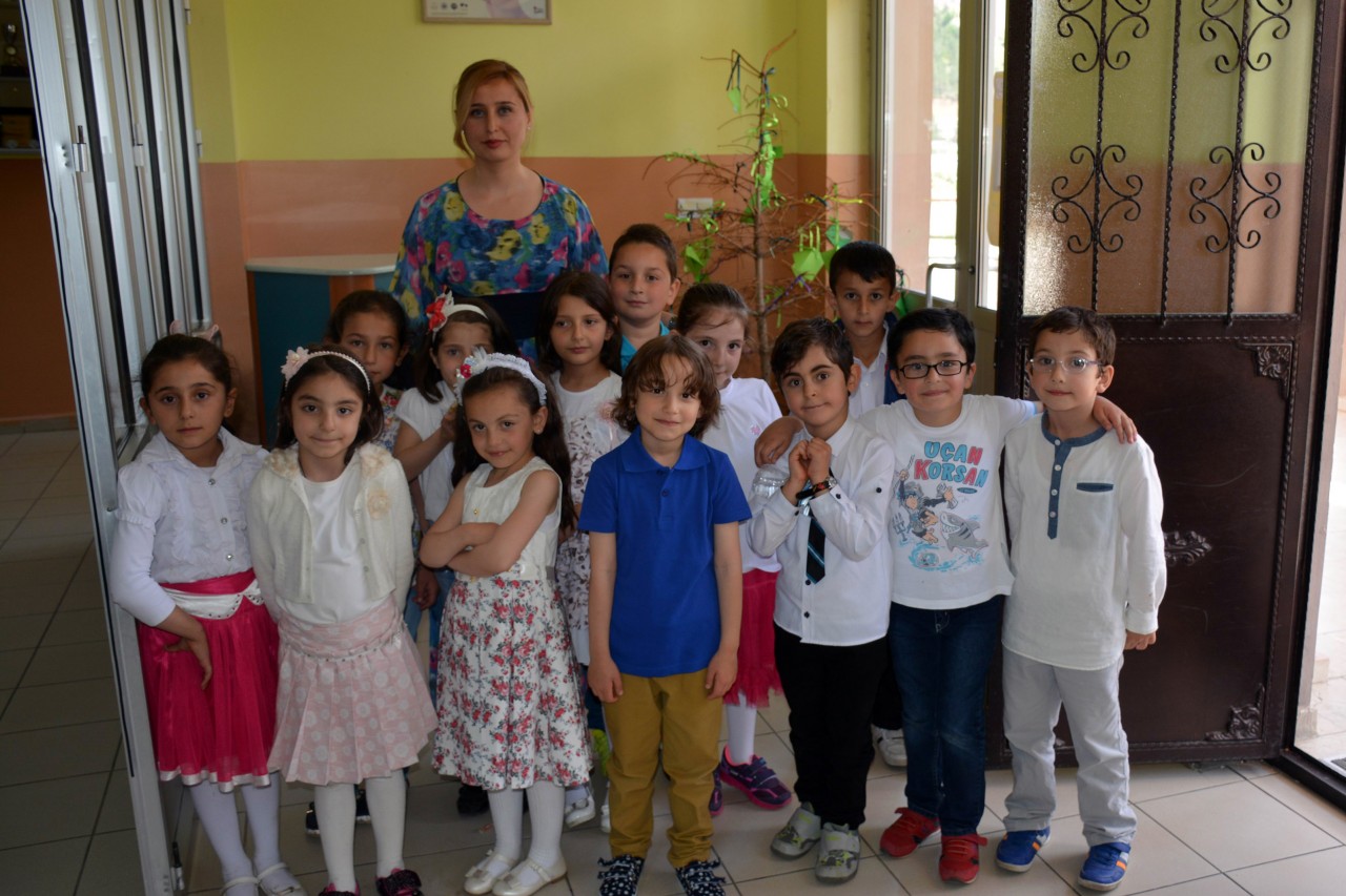 Miniklerden anlamlı resim sergisi 1