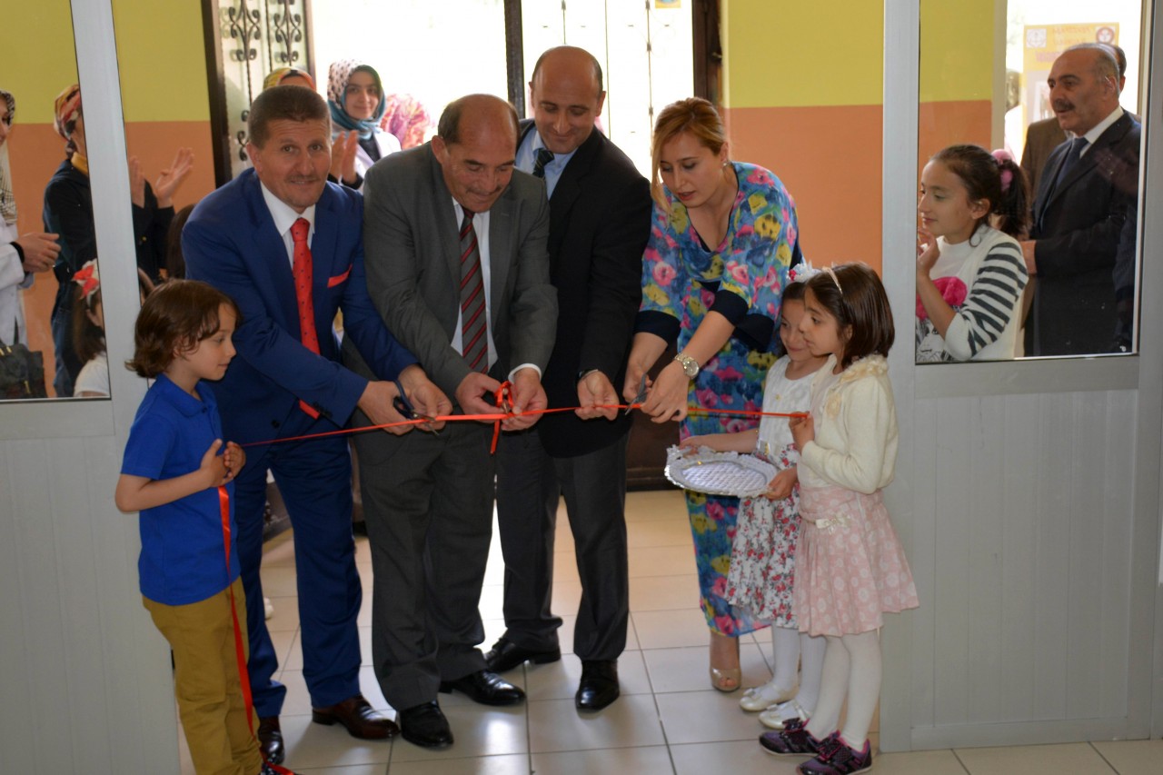 Miniklerden anlamlı resim sergisi 2
