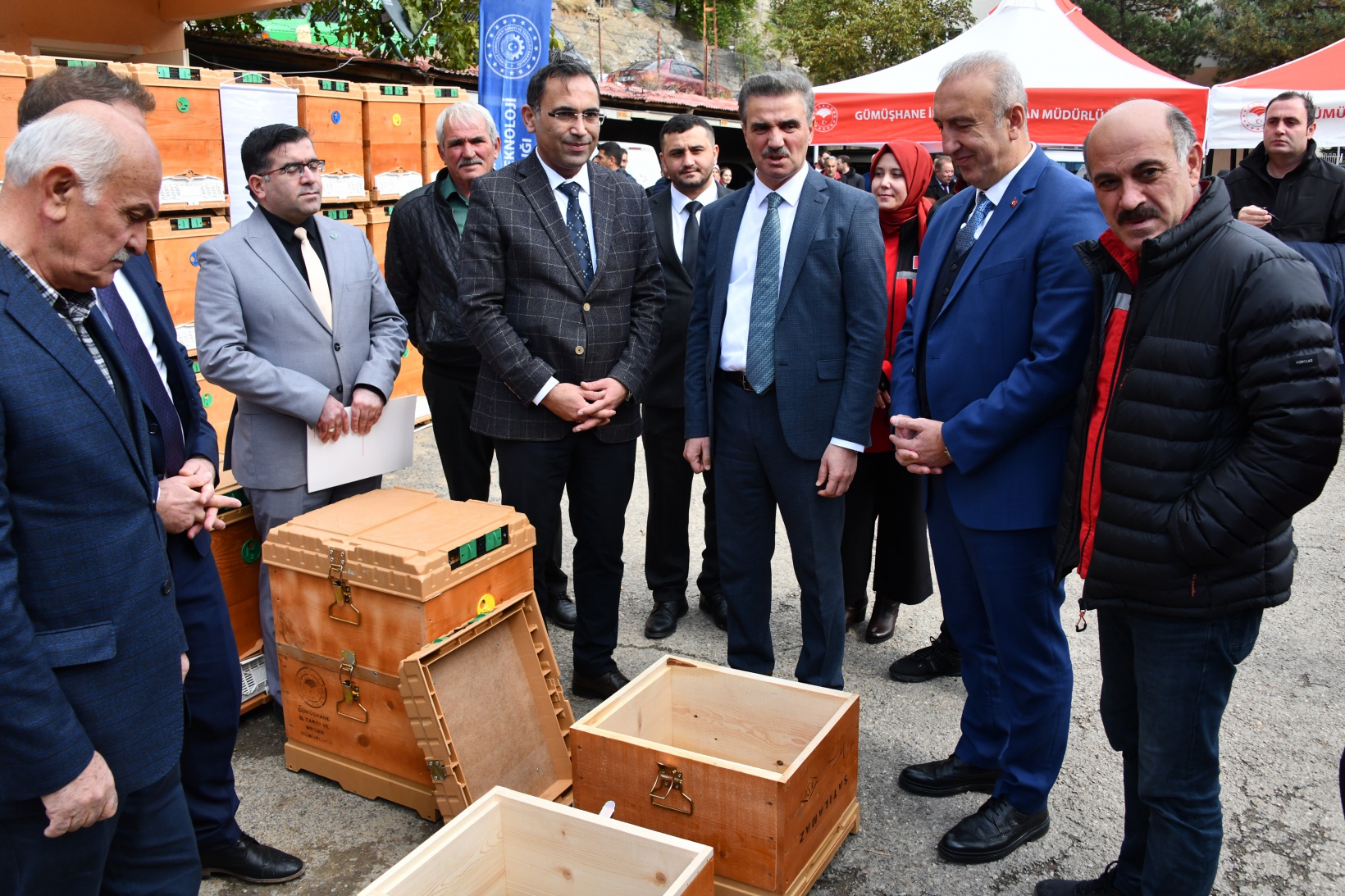 Gümüşhane'de üreticilere 2 bin 90 nitelikli kovan ve 45 yem karma makinesi dağıtıldı 8