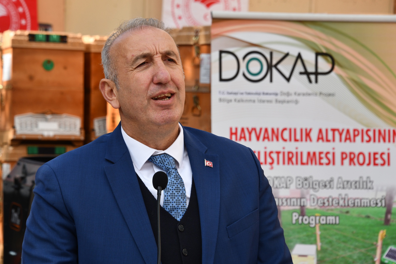 Gümüşhane'de üreticilere 2 bin 90 nitelikli kovan ve 45 yem karma makinesi dağıtıldı 2