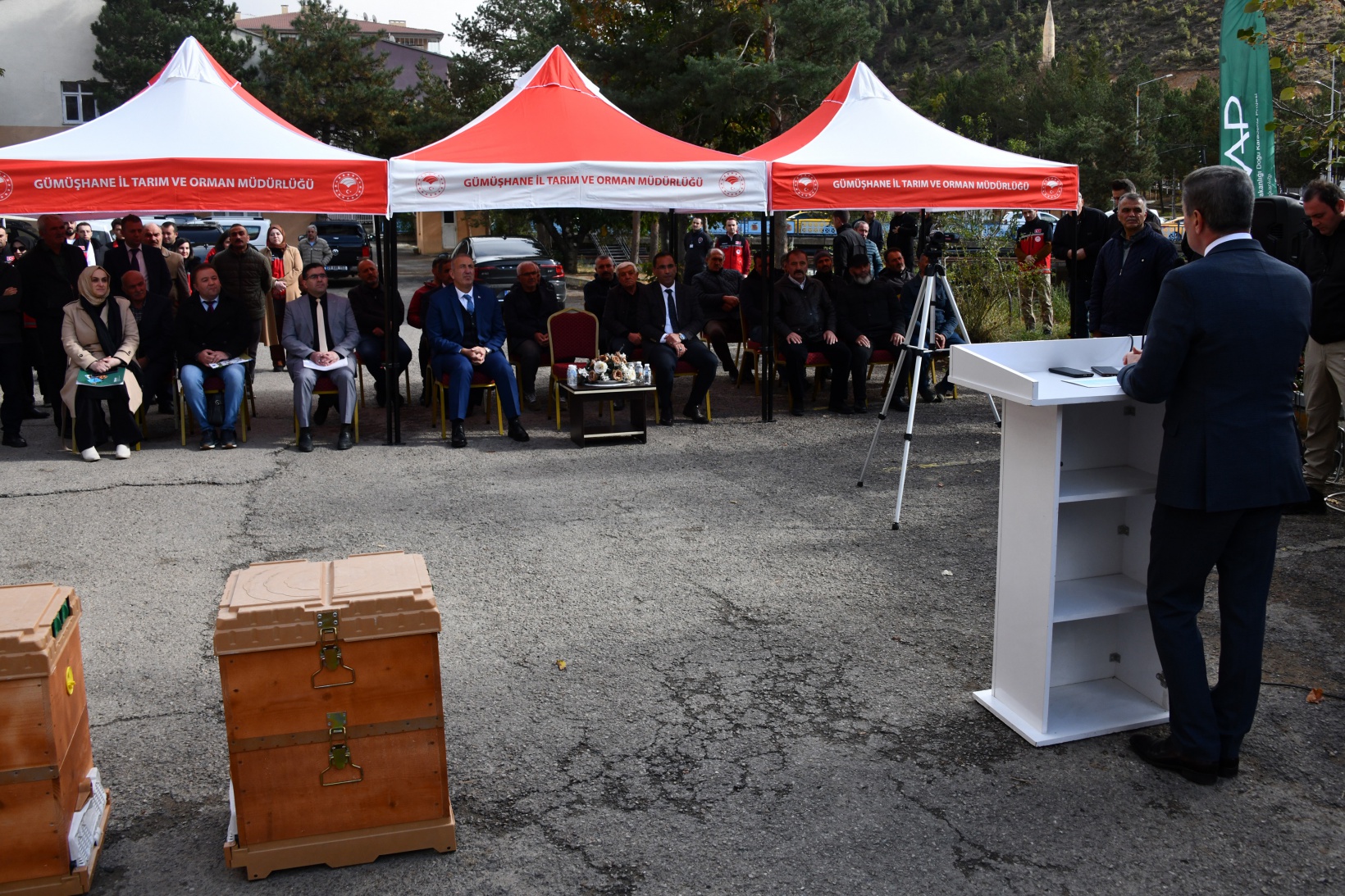 Gümüşhane'de üreticilere 2 bin 90 nitelikli kovan ve 45 yem karma makinesi dağıtıldı 6