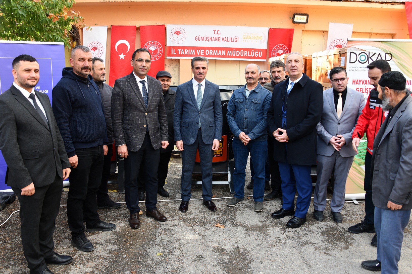 Gümüşhane'de üreticilere 2 bin 90 nitelikli kovan ve 45 yem karma makinesi dağıtıldı 15