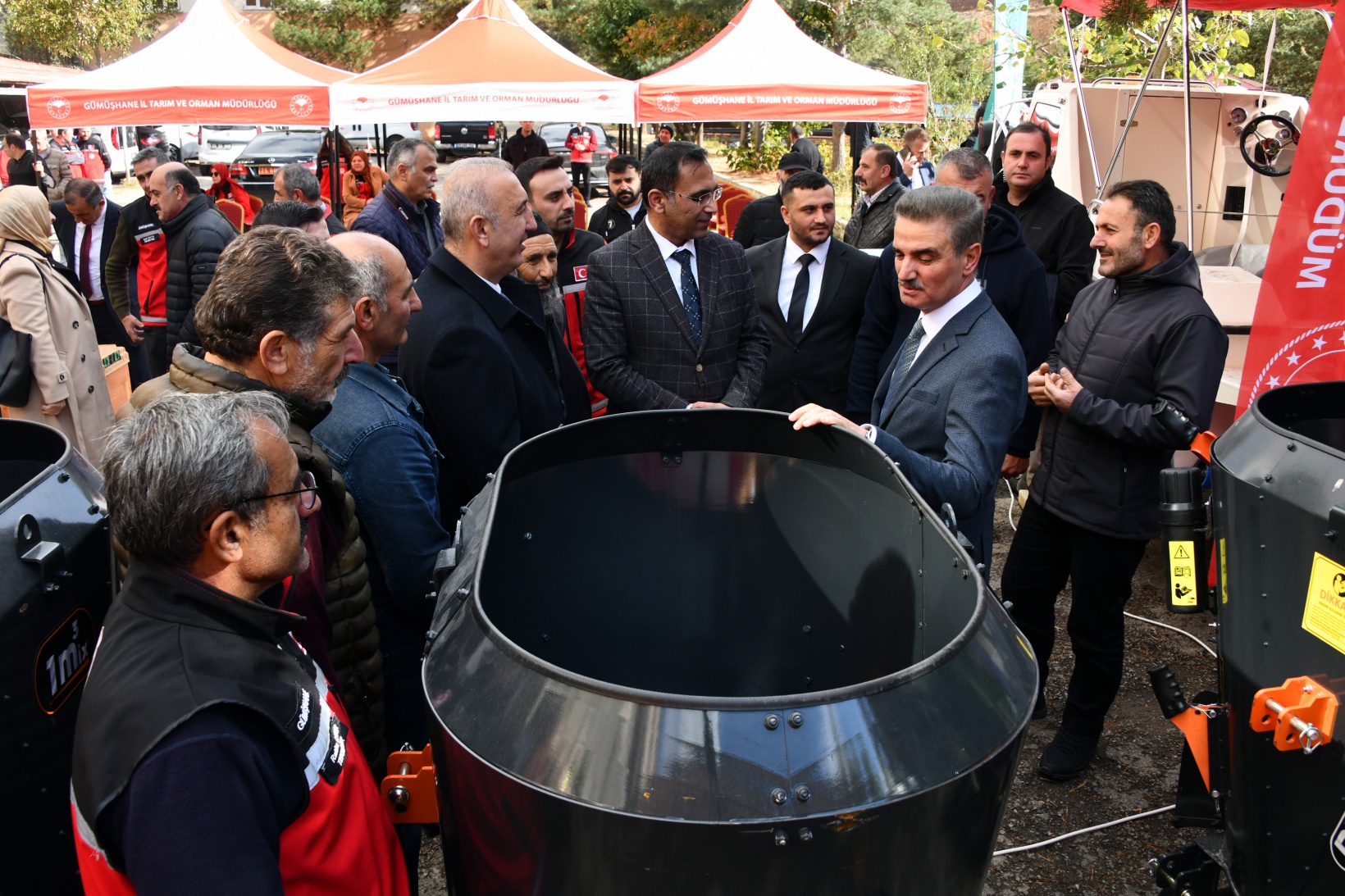 Gümüşhane'de üreticilere 2 bin 90 nitelikli kovan ve 45 yem karma makinesi dağıtıldı 5