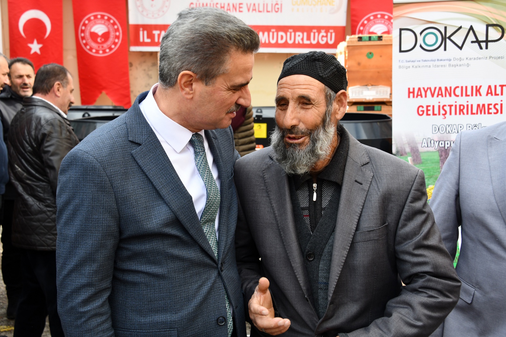 Gümüşhane'de üreticilere 2 bin 90 nitelikli kovan ve 45 yem karma makinesi dağıtıldı 20