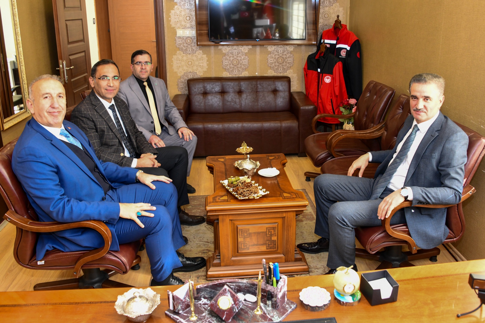 Gümüşhane'de üreticilere 2 bin 90 nitelikli kovan ve 45 yem karma makinesi dağıtıldı 9