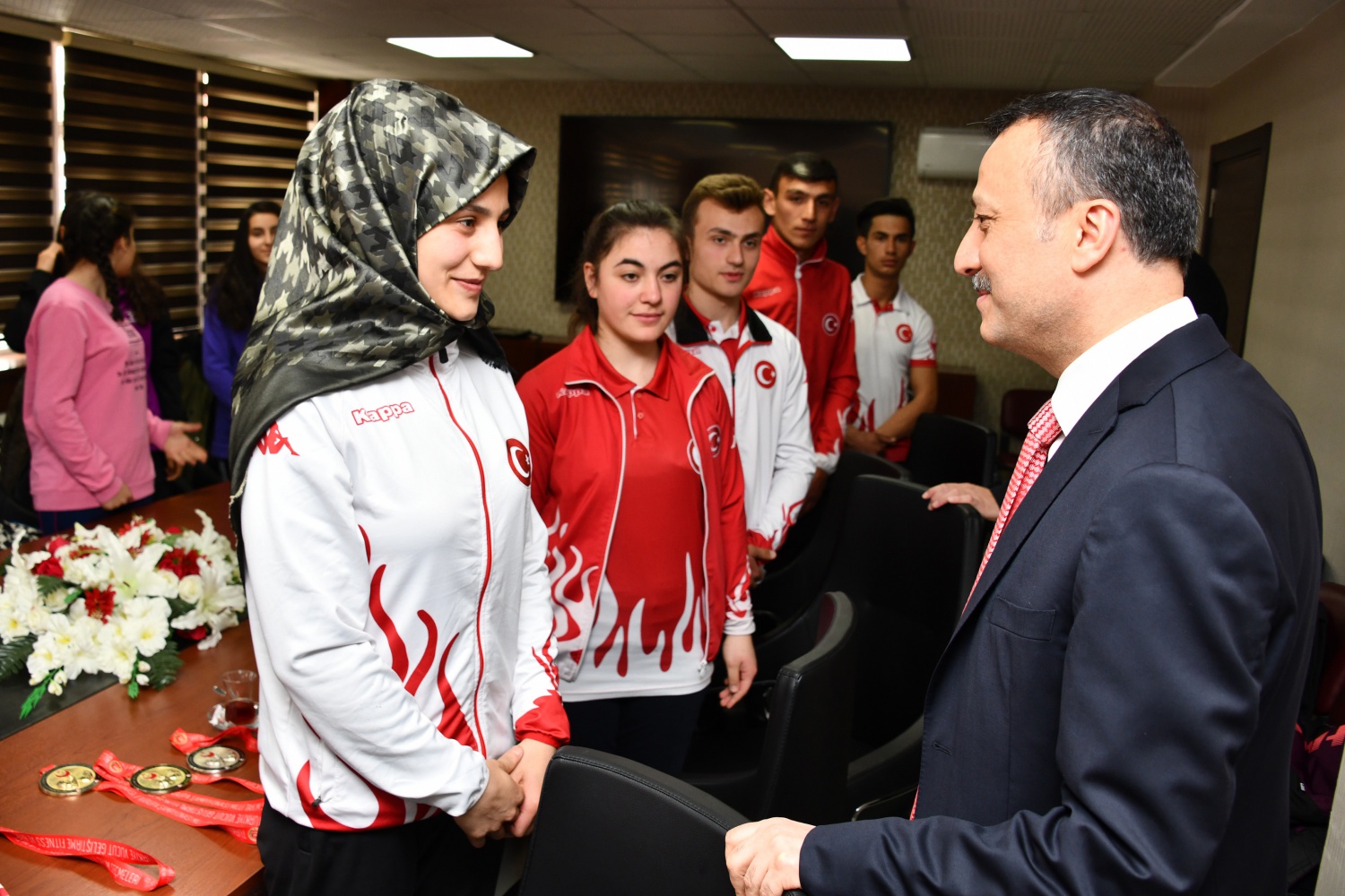 Şampiyon sporculardan Vali Taşbilek’e ziyaret 9