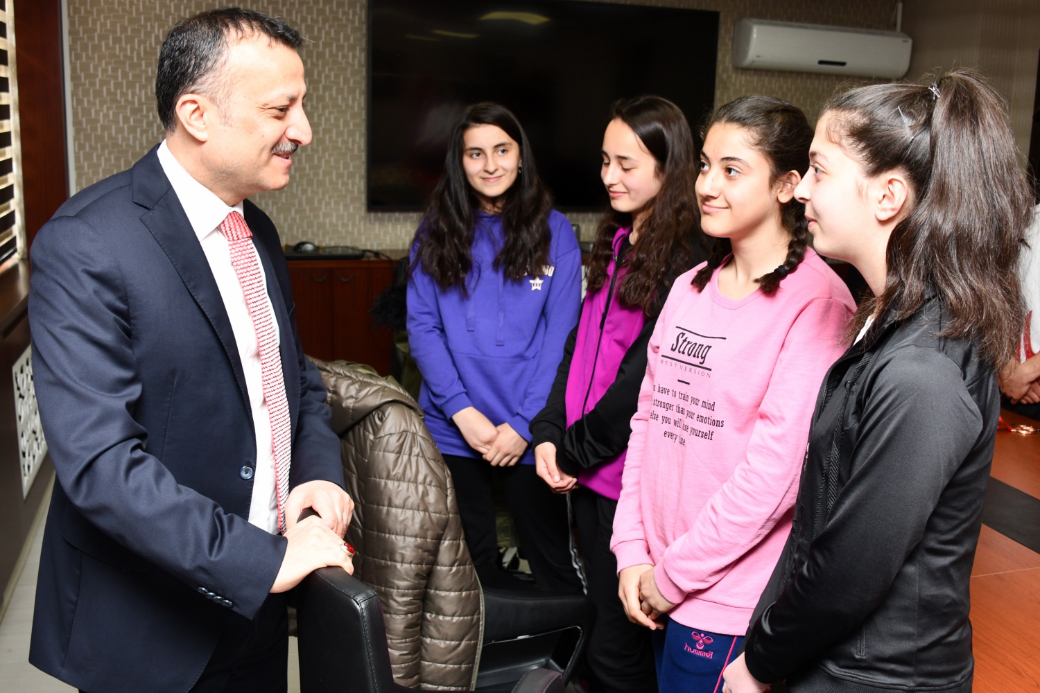 Şampiyon sporculardan Vali Taşbilek’e ziyaret 18