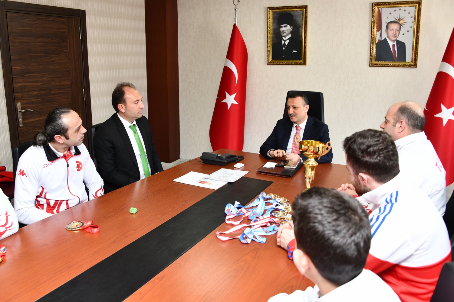 Şampiyon sporculardan Vali Taşbilek’e ziyaret 16