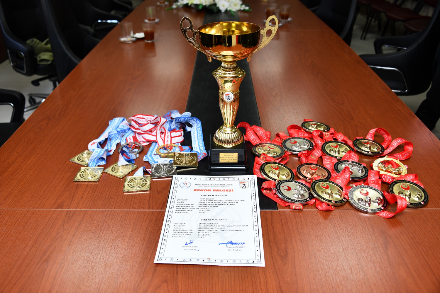 Şampiyon sporculardan Vali Taşbilek’e ziyaret 12