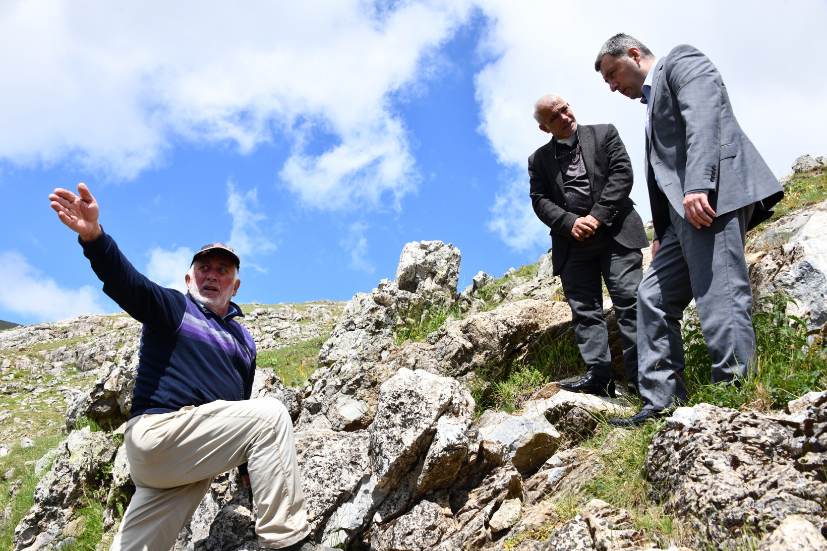 Vali Tanrısever Alçakdere ve Yağmurdere'de vatandaşlarla buluştu 21