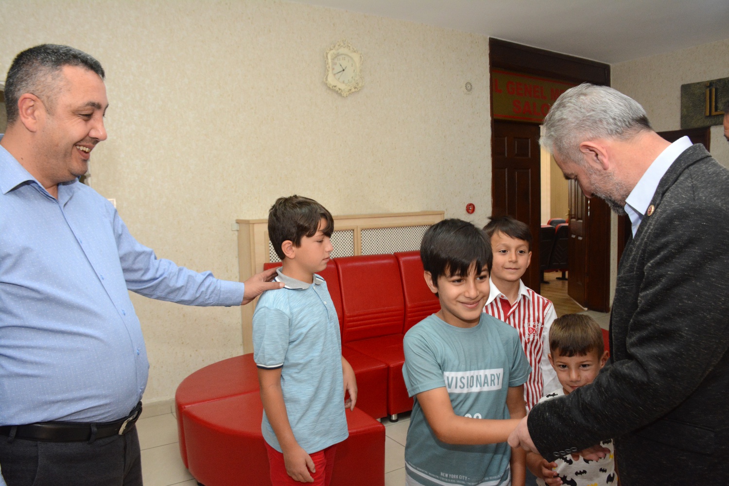 Çocuklar futbol sahası için İl Genel Meclisini ziyaret etti 6