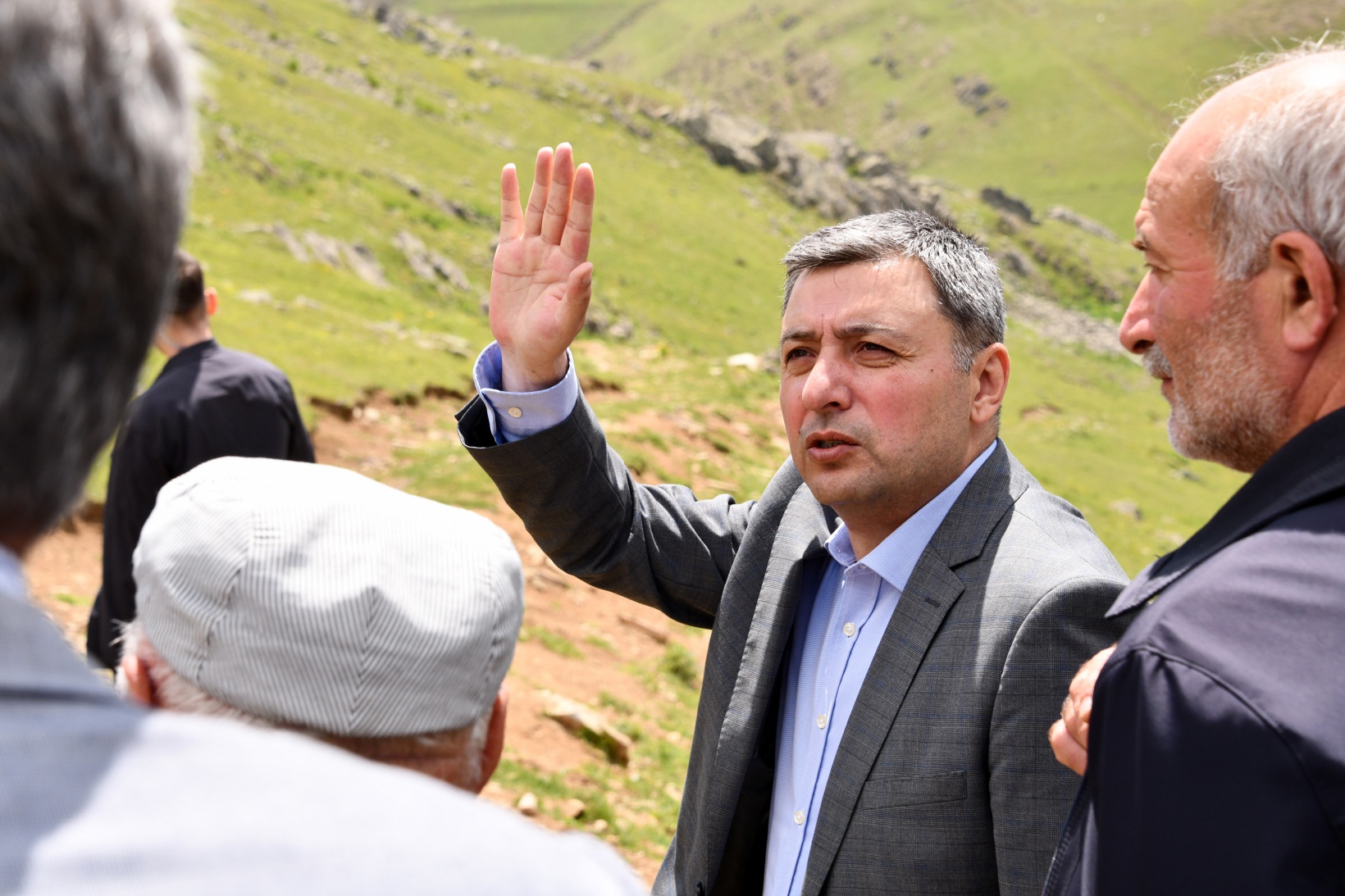 Vali Tanrısever Alçakdere ve Yağmurdere'de vatandaşlarla buluştu 3