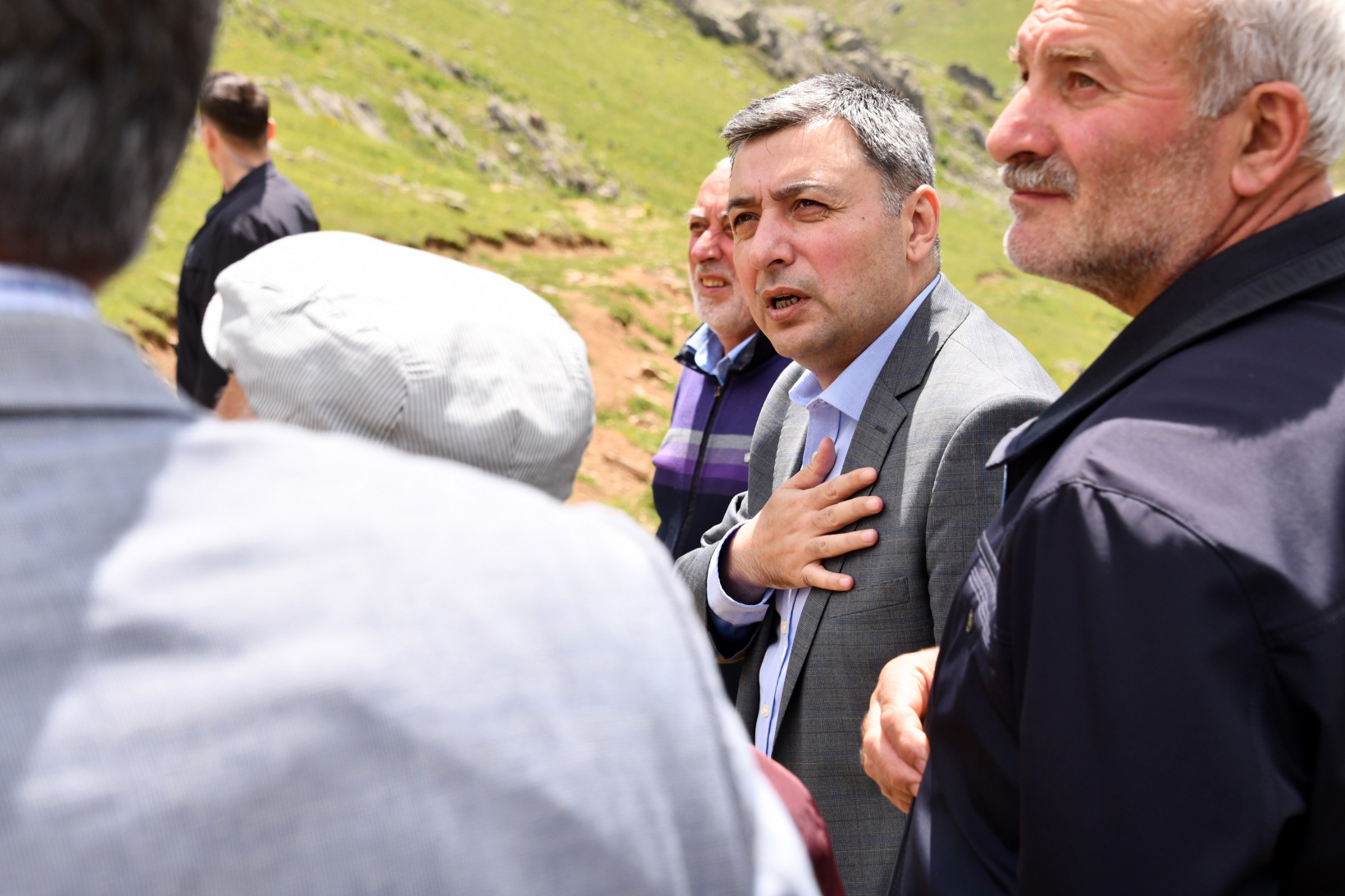 Vali Tanrısever Alçakdere ve Yağmurdere'de vatandaşlarla buluştu 1