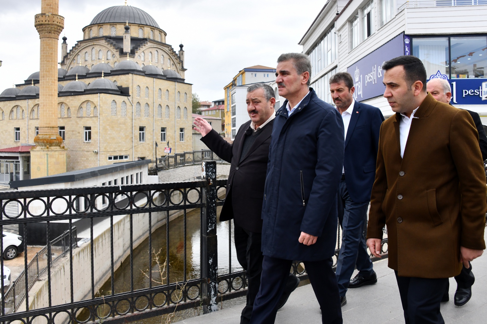 Vali Baruş Kelkit'te vatandaşlarla bir araya geldi, projeleri yerinde inceledi 15