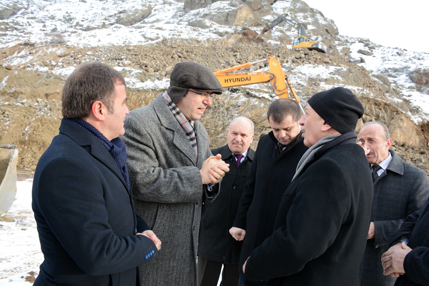 Vali Memiş, TOBB okulu sahasında inceleme yaptı 8