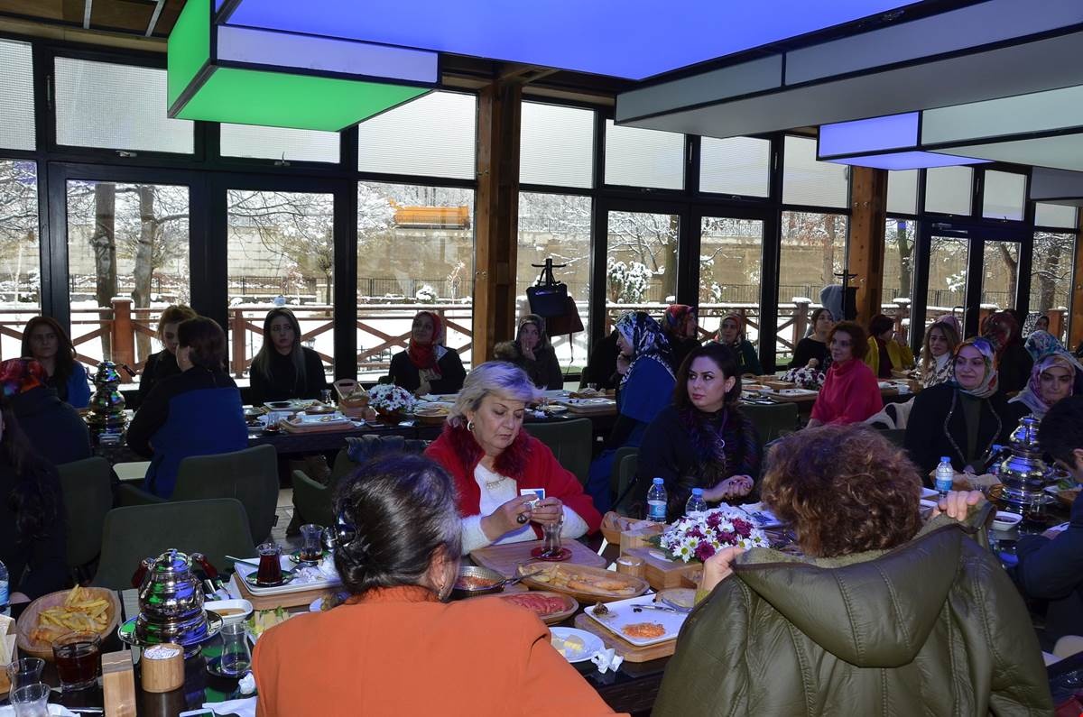 İş dünyasının kadın esnafları kahvaltıda buluştu 1