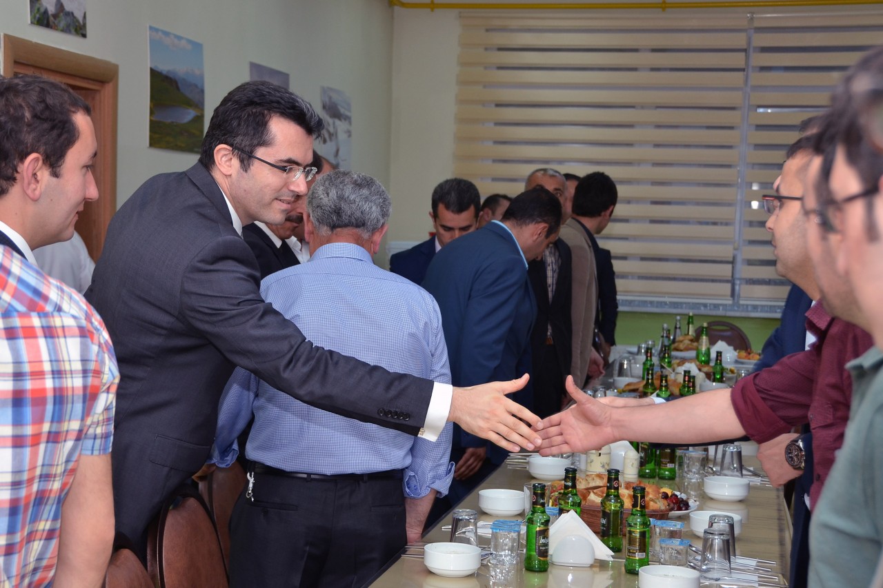 Vali Memiş Özel İdare çalışanlarıyla iftar yaptı 2