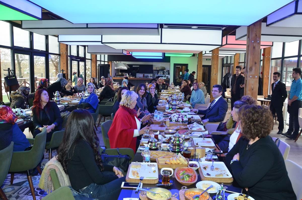 İş dünyasının kadın esnafları kahvaltıda buluştu 2