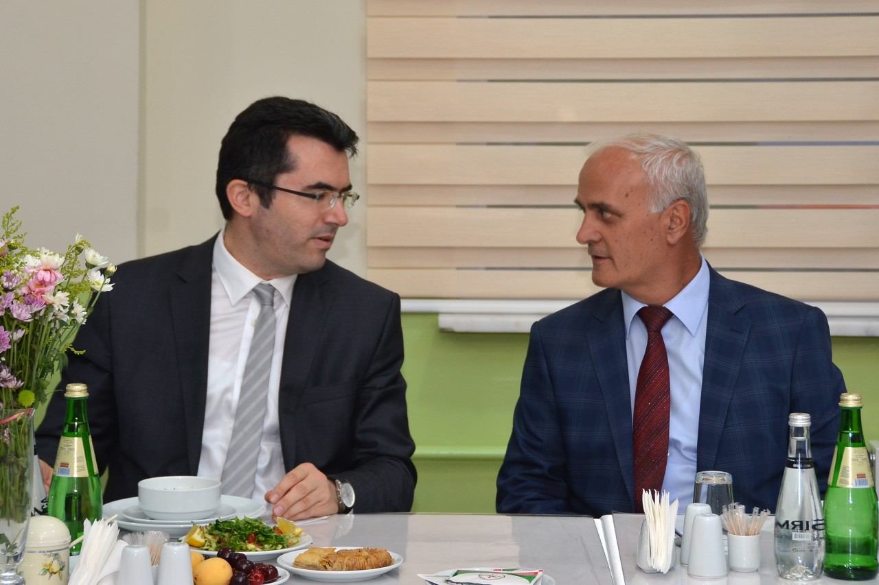 Vali Memiş Özel İdare çalışanlarıyla iftar yaptı 4