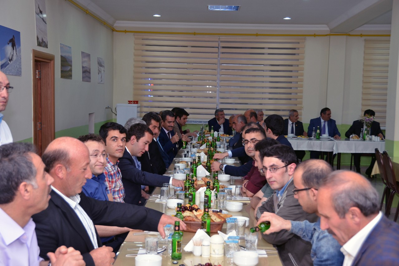 Vali Memiş Özel İdare çalışanlarıyla iftar yaptı 5