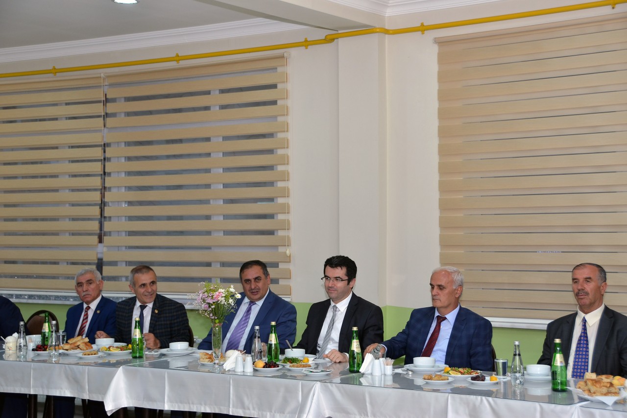 Vali Memiş Özel İdare çalışanlarıyla iftar yaptı 8