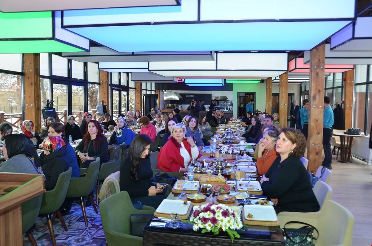 İş dünyasının kadın esnafları kahvaltıda buluştu 5