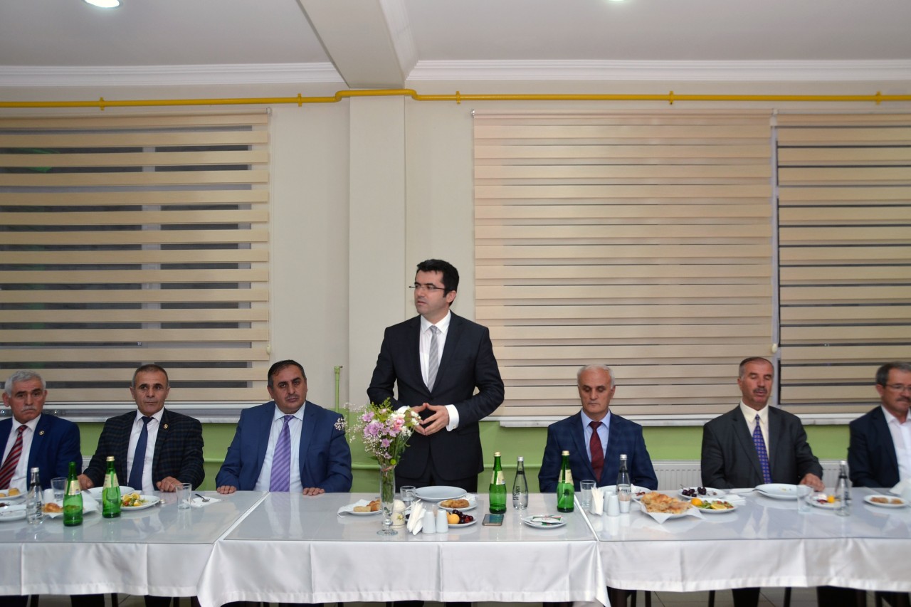 Vali Memiş Özel İdare çalışanlarıyla iftar yaptı 12