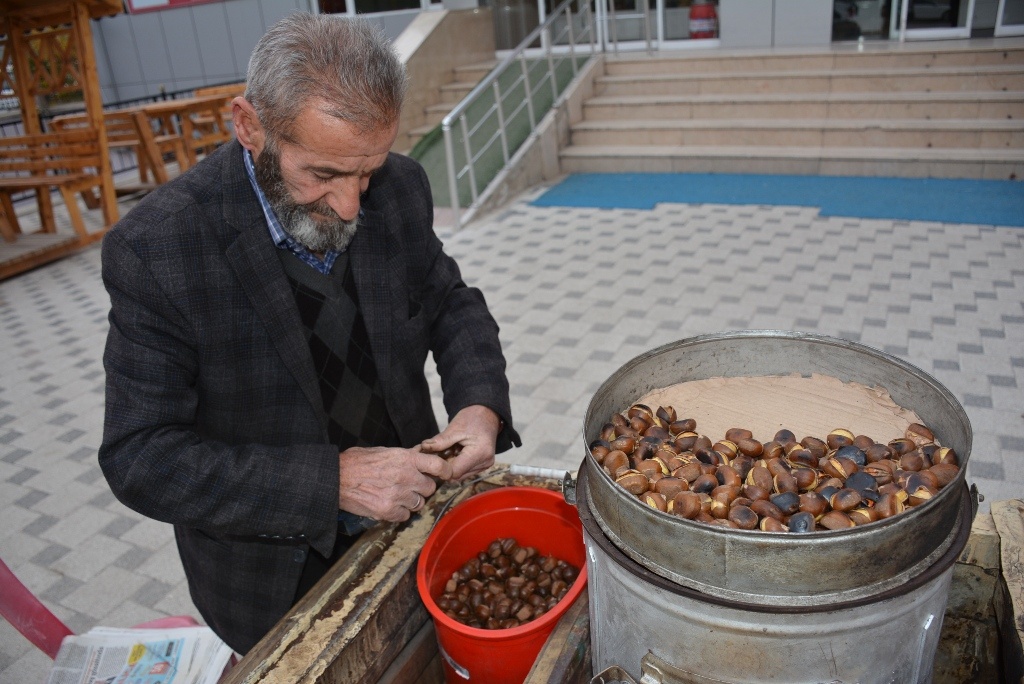 Havalar soğudu mısır kazanının yerini kestane sobası aldı 7