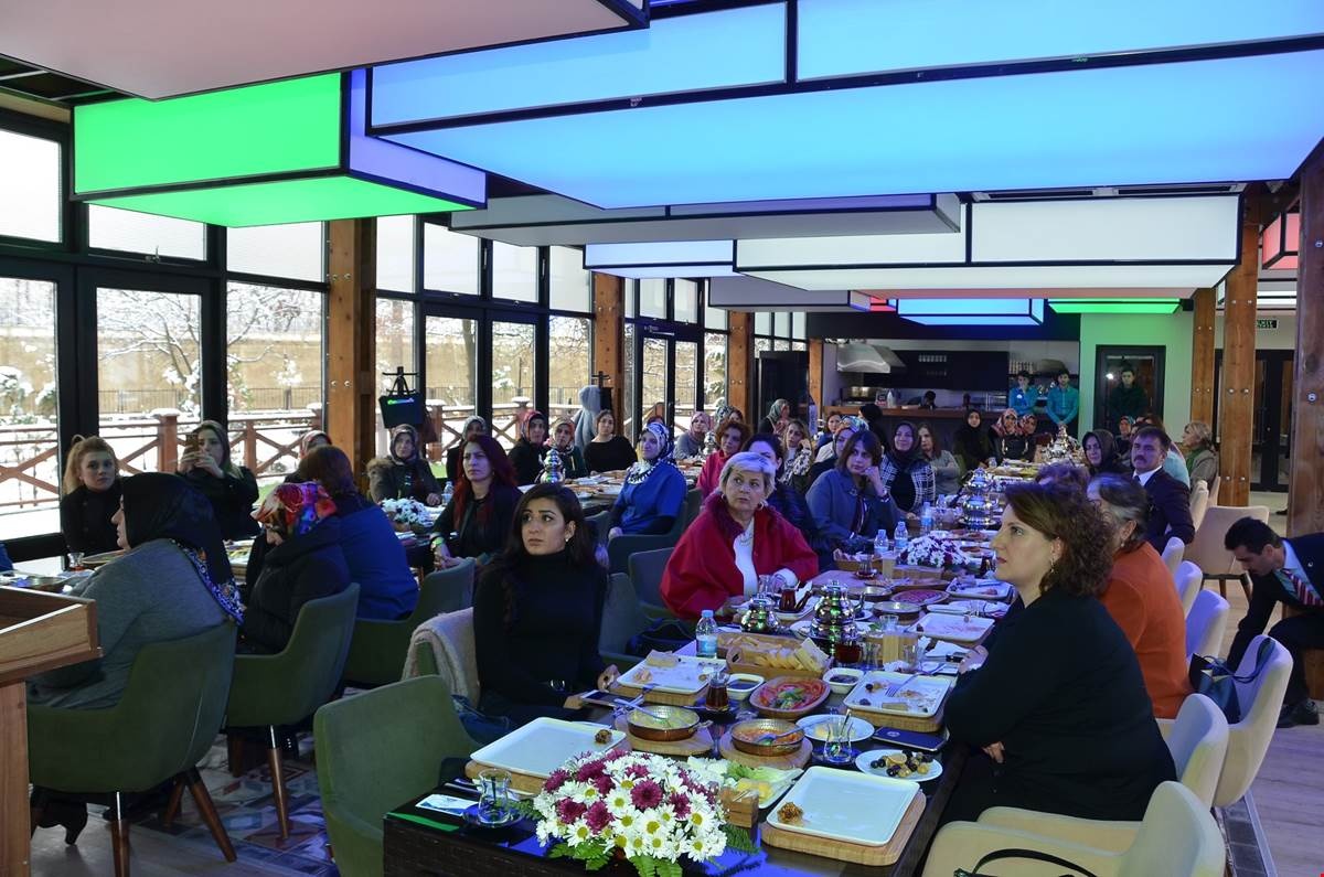 İş dünyasının kadın esnafları kahvaltıda buluştu 8