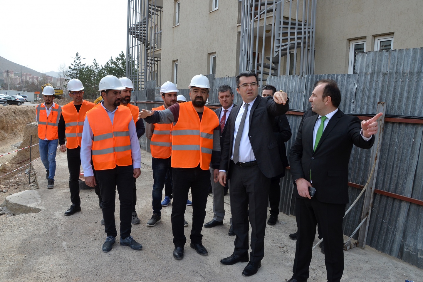 Gümüşhane’de bin 300 kişilik kız yurdu inşaatı devam ediyor 1