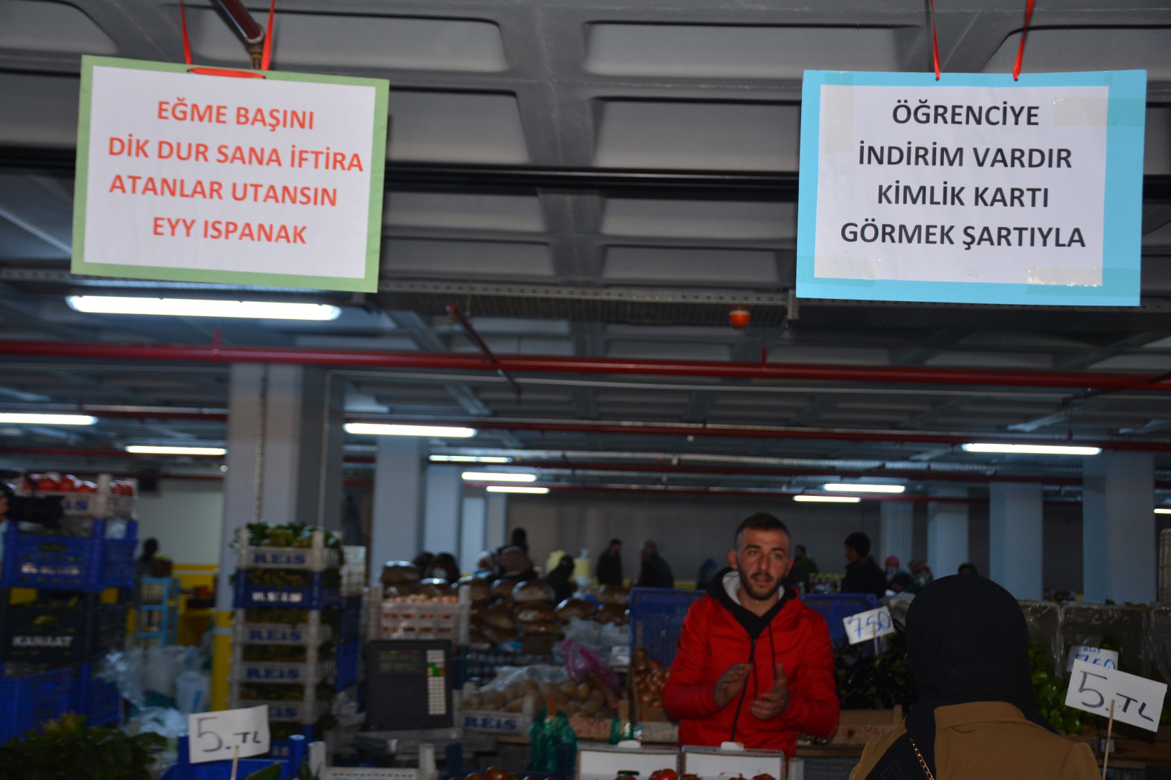 Ispanak satışları düşen esnaf çareyi afiş asmakta buldu  1