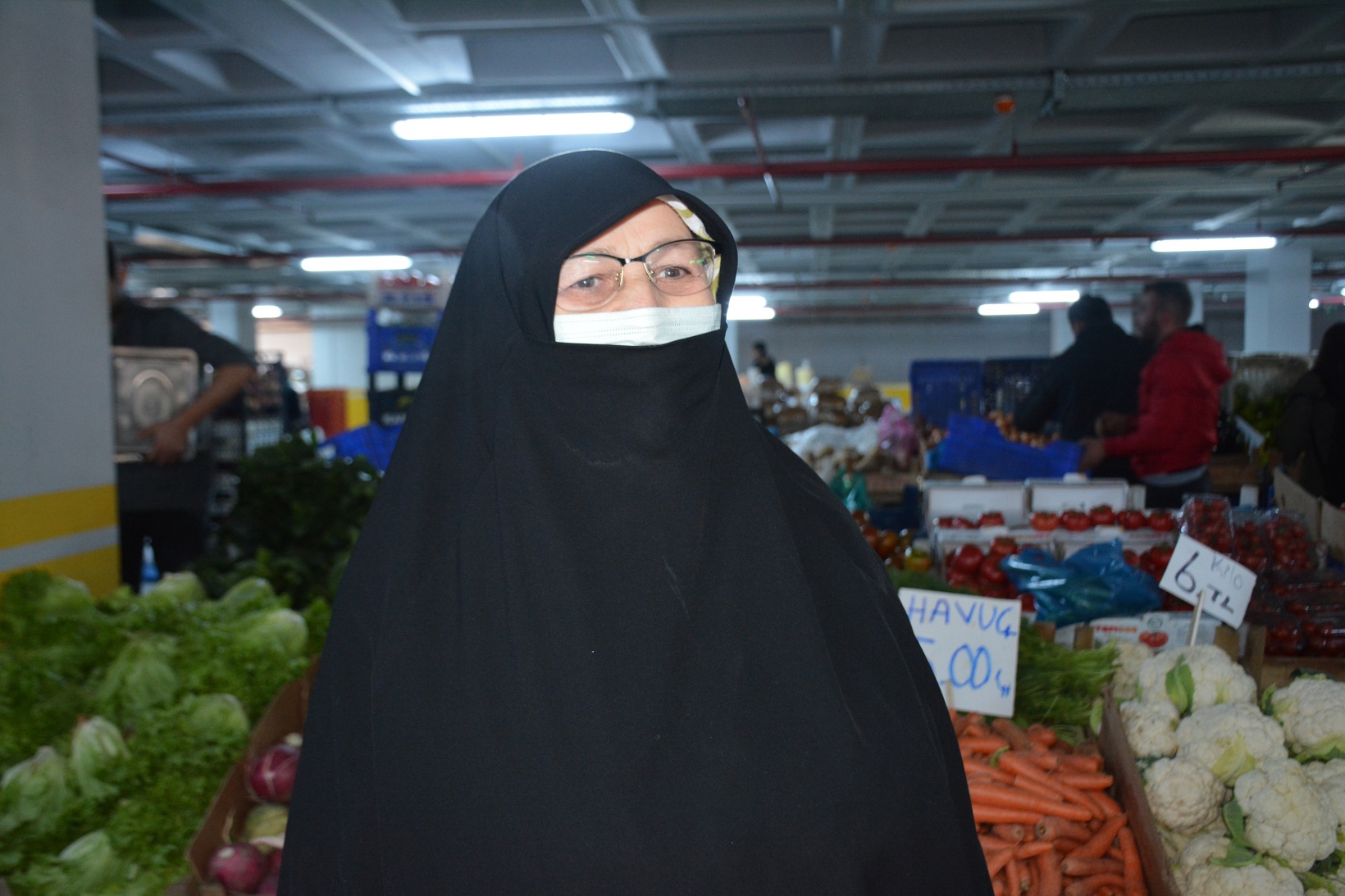 Ispanak satışları düşen esnaf çareyi afiş asmakta buldu  7