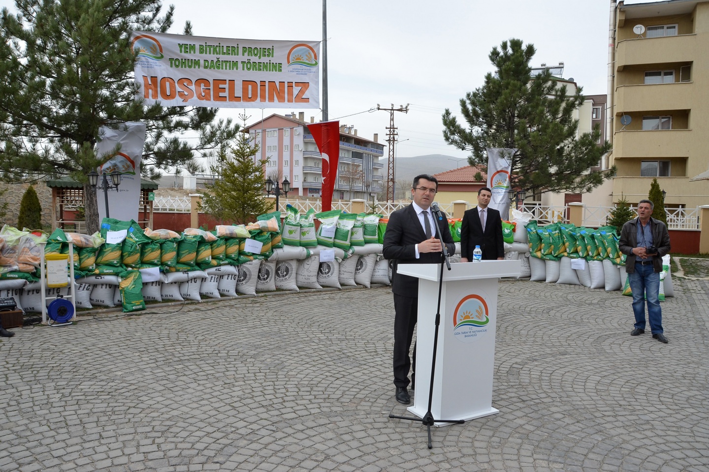 Gümüşhane’de çiftçilere 102,3 ton yem bitkisi tohumu dağıtıldı 25