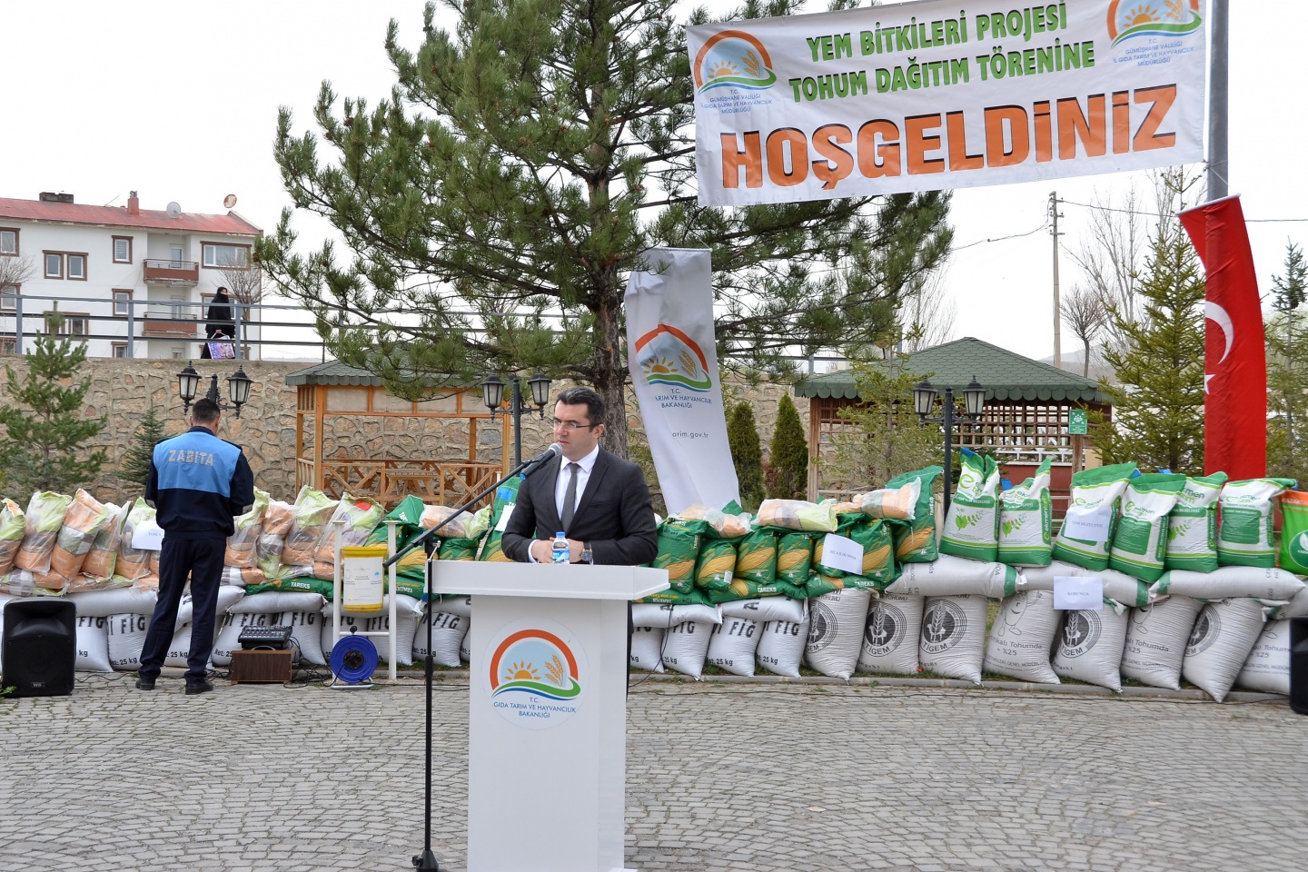 Gümüşhane’de çiftçilere 102,3 ton yem bitkisi tohumu dağıtıldı 32