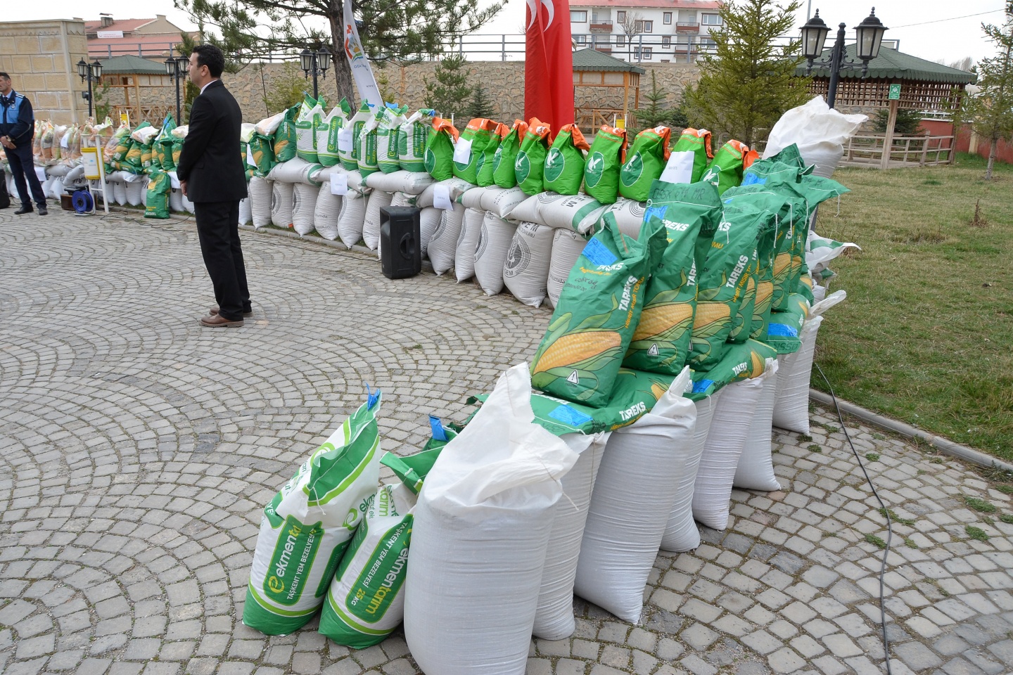 Gümüşhane’de çiftçilere 102,3 ton yem bitkisi tohumu dağıtıldı 33