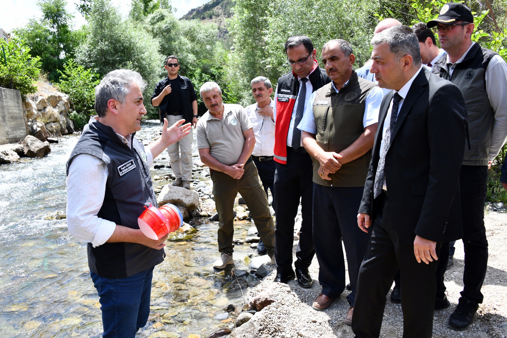 Gümüşhane’de derelere alabalık salındı 12