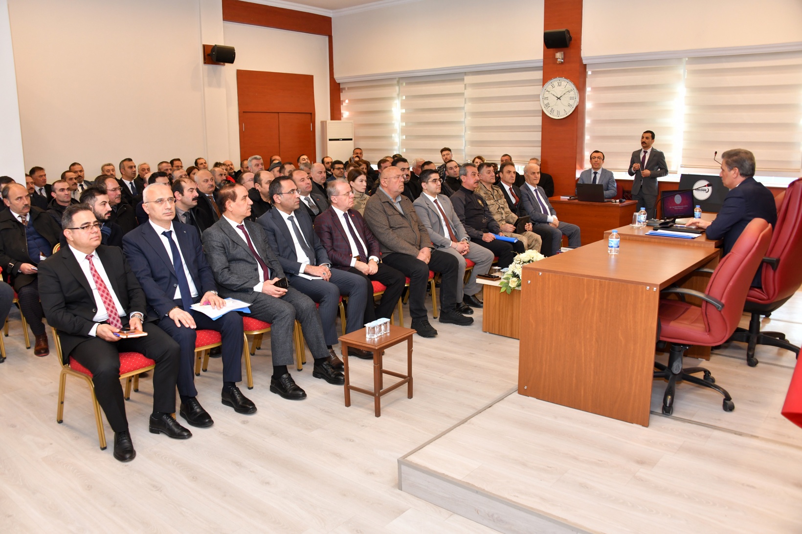 Vali Baruş’tan ailelere dijital bağımlılık uyarısı: Çocuklarımızı Yalnız Bırakmayalım 7