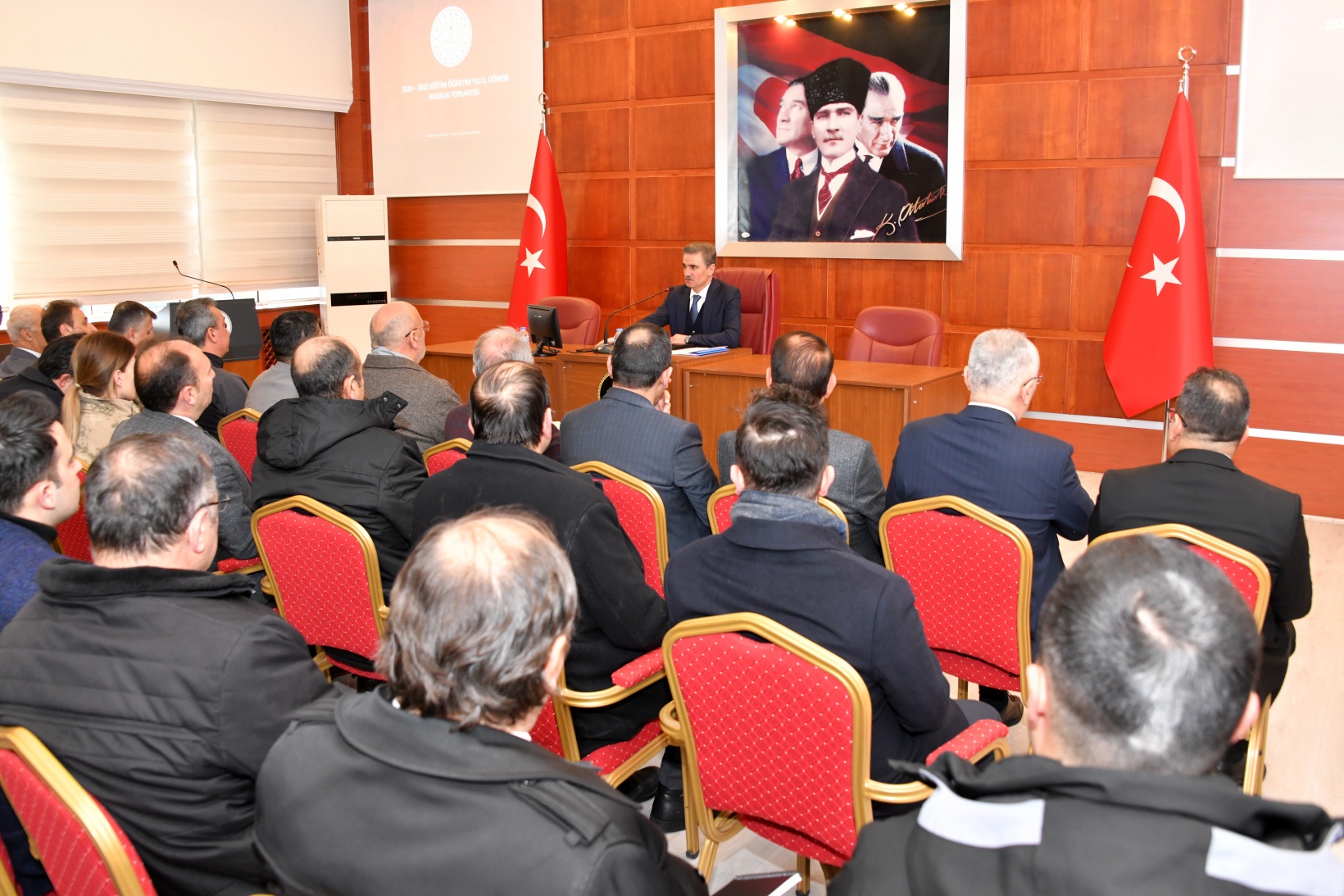 Vali Baruş’tan ailelere dijital bağımlılık uyarısı: Çocuklarımızı Yalnız Bırakmayalım 8