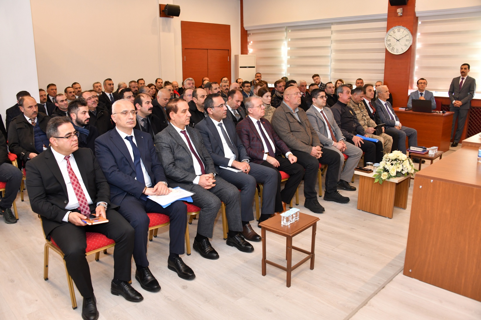 Vali Baruş’tan ailelere dijital bağımlılık uyarısı: Çocuklarımızı Yalnız Bırakmayalım 4