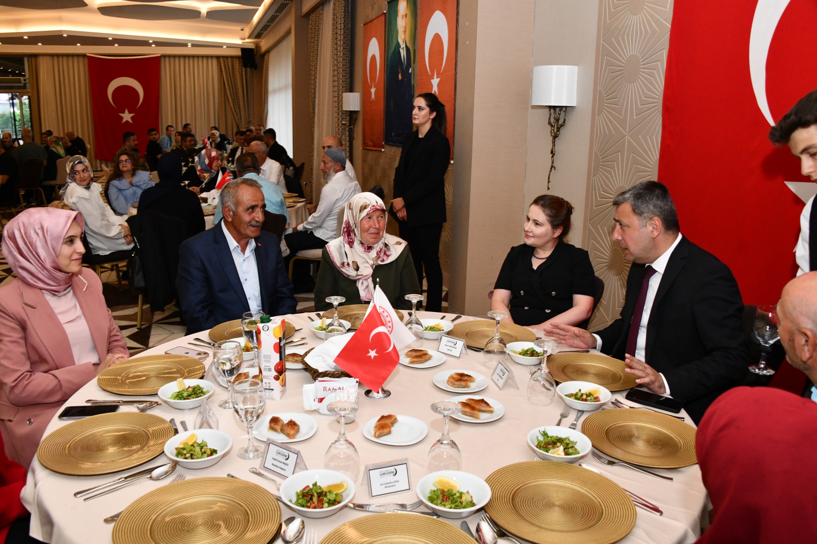 Gümüşhane’de şehit aileleri ve gaziler onuruna yemek 12