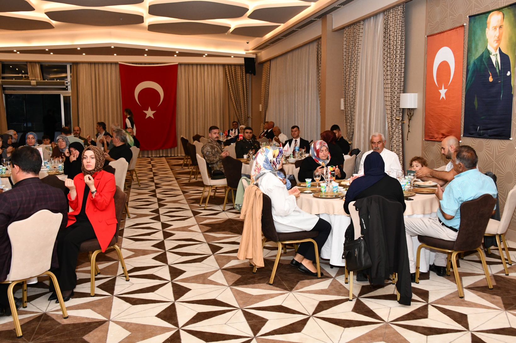 Gümüşhane’de şehit aileleri ve gaziler onuruna yemek 14