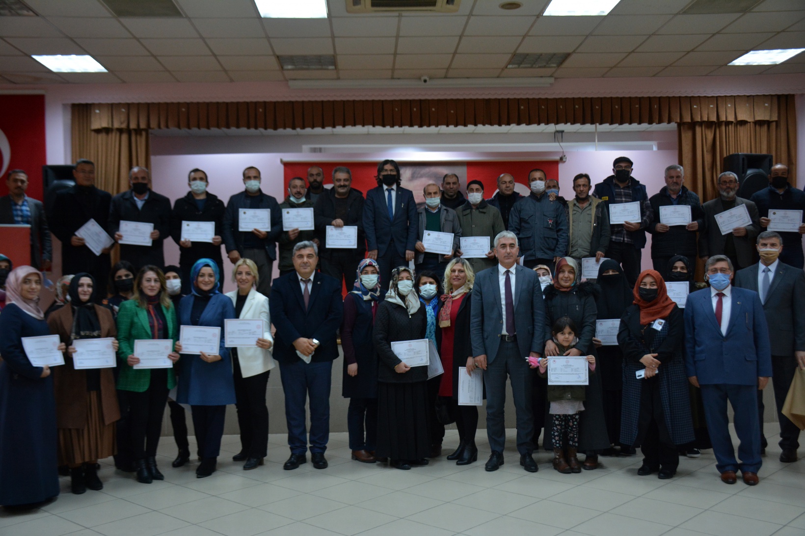 Gümüşhane’de 93 kursiyere sertifikaları verildi  43