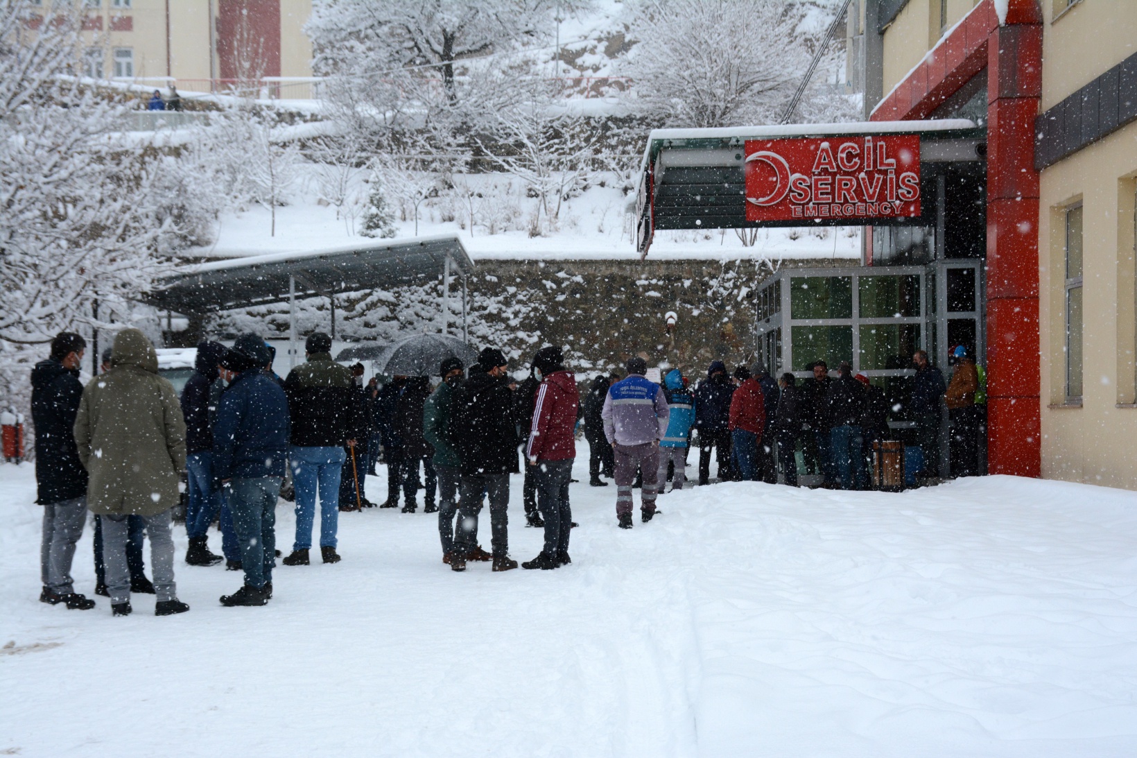 Kamyonet köprüden düştü: 1 ölü, 3 yaralı 6
