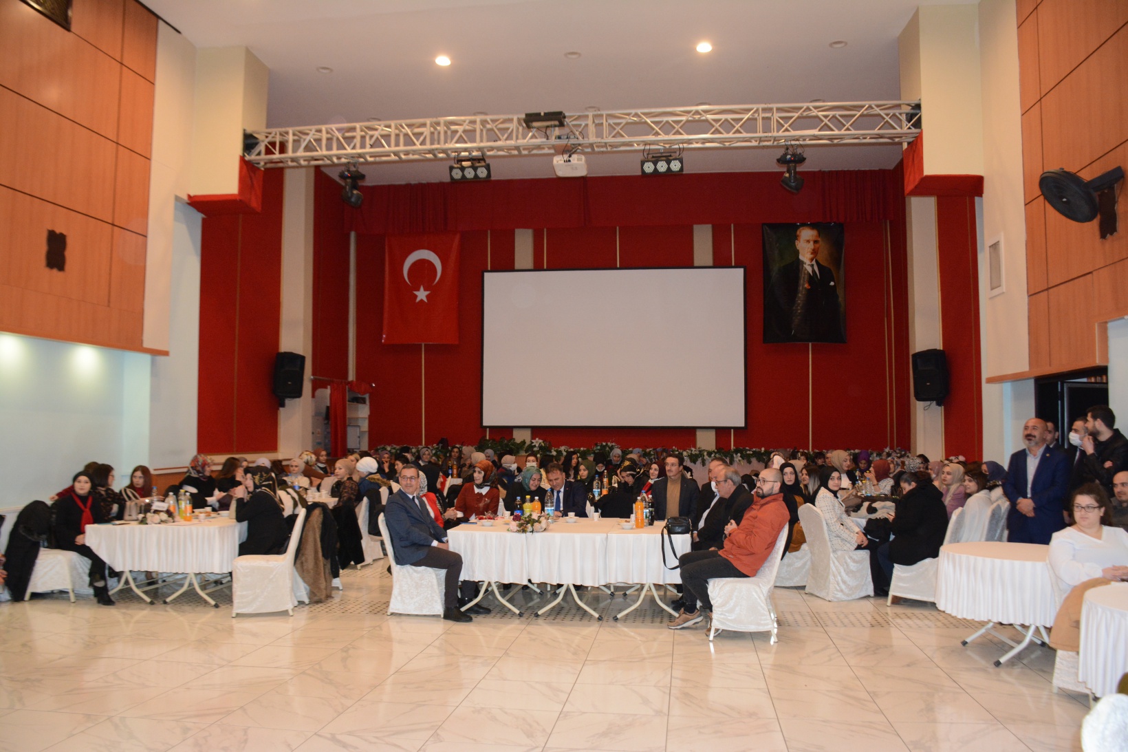 Pandeminin kahramanlarından 8 Mart programı 1